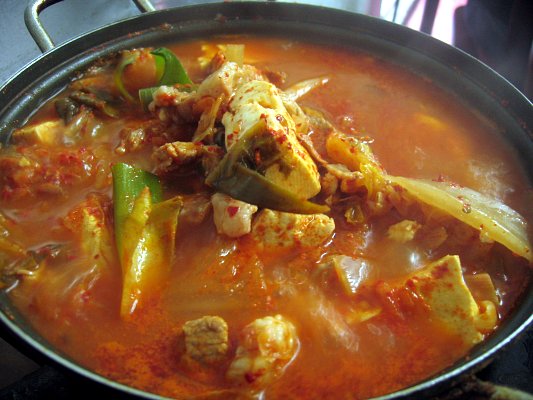 푸짐한김치찌개 이미지